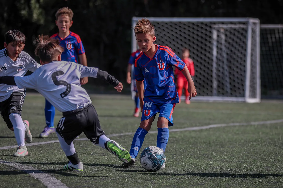 Fran Jr en Universidad de Chile jugando contra Colo Colo sub 8